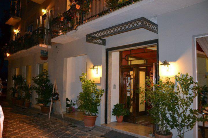 Hotel La Congiura Dei Baroni 3*
