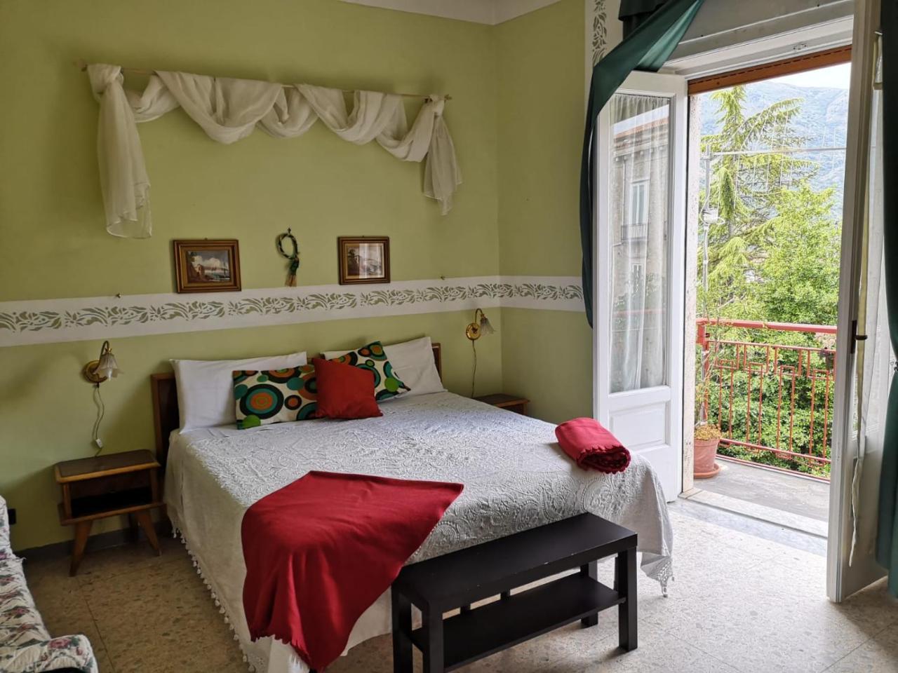 Hotel La Congiura Dei Baroni 3*